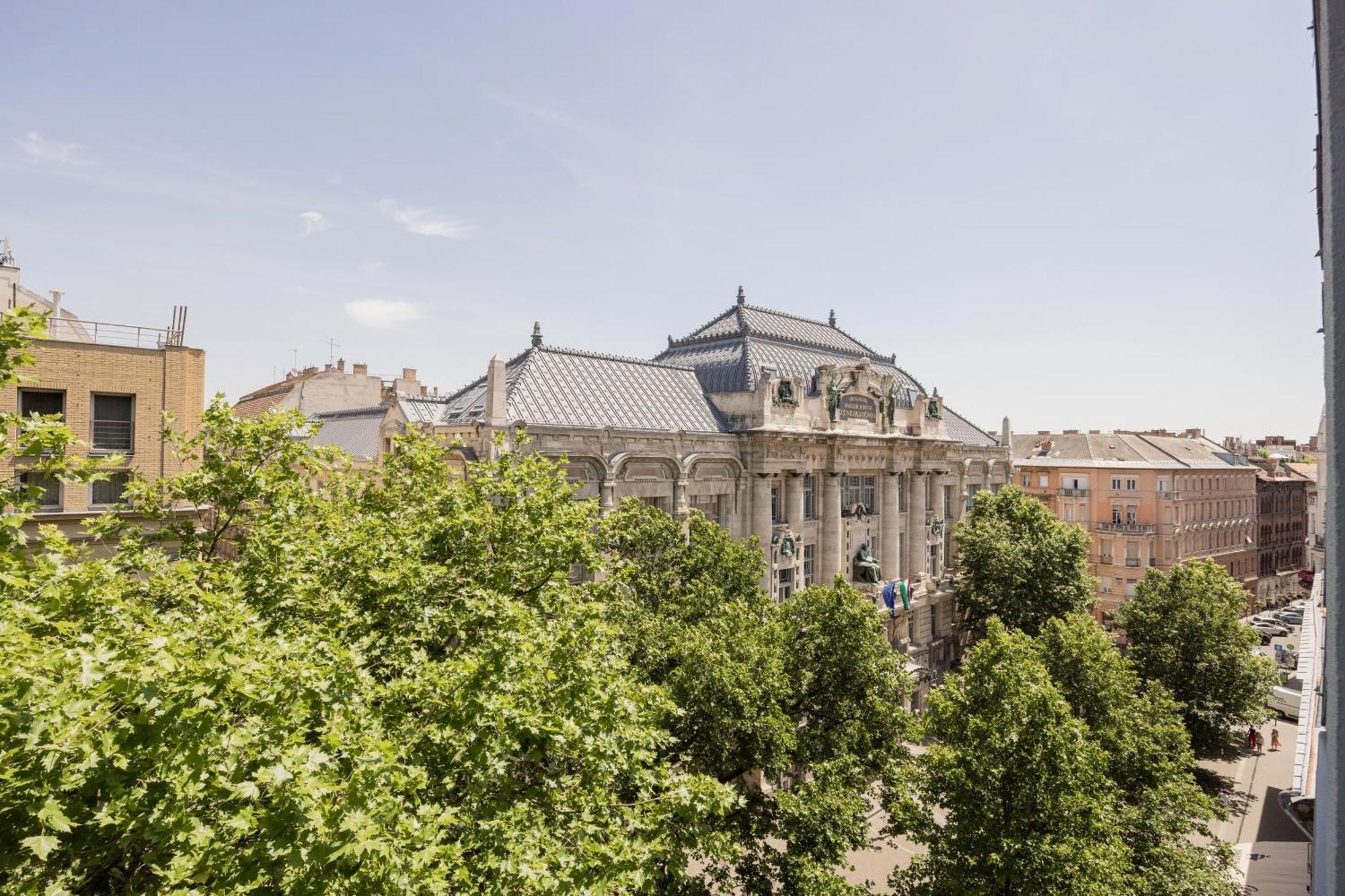Elegant Home Overlooking The Music Academy Budapest Exteriör bild
